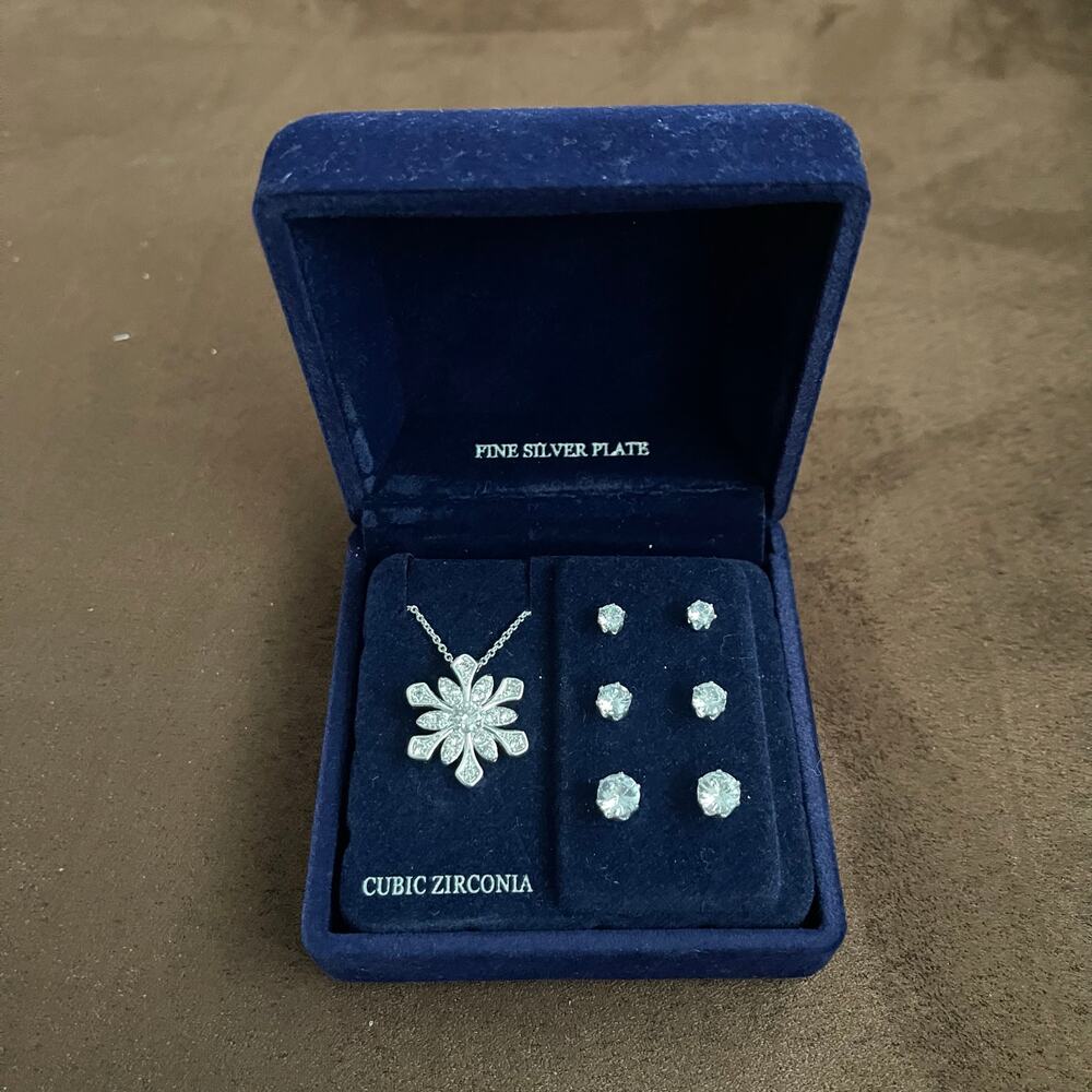 Silver Plated Cubic Zirconia Snowflake Earring Necklace Set 3 Pairs Pendant New